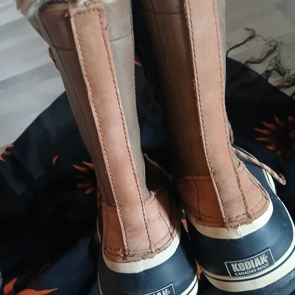 KODIAK Women's Fur-Lined Winter Boots - Picture 3 of 7